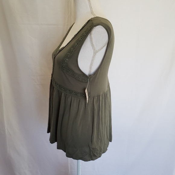 NWT Mudd olive green top. Size L - Picture 2 of 6